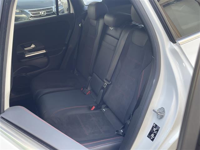 店頭在庫以外にも全国約４万台※の在庫から、ぴったりな１台をご提案します！※２０２３年１０月現在の在庫台数です。売約済の可能性があります。