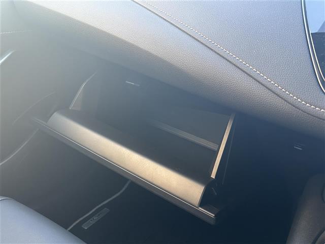 カローラツーリング ダブルバイビー　ナビ　Ｂカメラ　置くだけ充電　シートヒーター（37枚目）