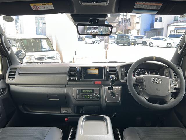 ハイエースバン ロングスーパーGL ダークプライムS ☆ワンオーナー☆4WD☆ディーゼルターボ車☆195/80R15 アルミホイール(オプション)☆デジタルインナーミラー☆パノラミックビュー☆両側パワスラ☆デジタルインナーミラー☆100V充電☆ABS(3枚目)