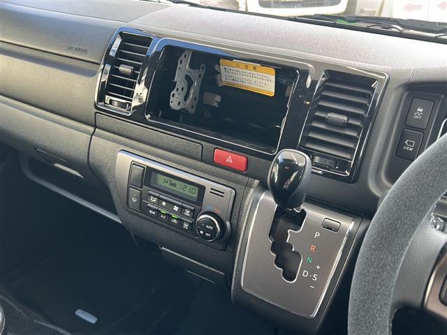 ハイエースバン ロングスーパーGL ダークプライムS ☆ワンオーナー☆4WD☆ディーゼルターボ車☆195/80R15 アルミホイール(オプション)☆デジタルインナーミラー☆パノラミックビュー☆両側パワスラ☆デジタルインナーミラー☆100V充電☆ABS(11枚目)