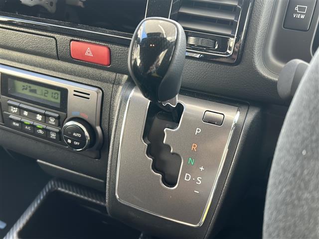 ハイエースバン ロングスーパーGL ダークプライムS ☆ワンオーナー☆4WD☆ディーゼルターボ車☆195/80R15 アルミホイール(オプション)☆デジタルインナーミラー☆パノラミックビュー☆両側パワスラ☆デジタルインナーミラー☆100V充電☆ABS(13枚目)