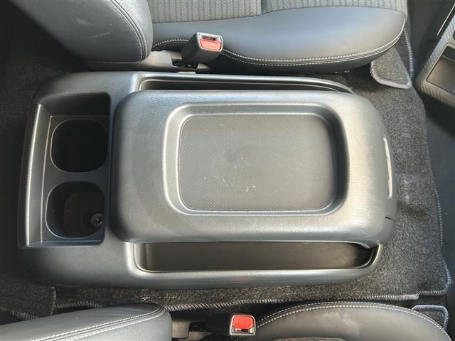 ハイエースバン ロングスーパーGL ダークプライムS ☆ワンオーナー☆4WD☆ディーゼルターボ車☆195/80R15 アルミホイール(オプション)☆デジタルインナーミラー☆パノラミックビュー☆両側パワスラ☆デジタルインナーミラー☆100V充電☆ABS(14枚目)