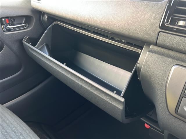 ハイエースバン ロングスーパーGL ダークプライムS ☆ワンオーナー☆4WD☆ディーゼルターボ車☆195/80R15 アルミホイール(オプション)☆デジタルインナーミラー☆パノラミックビュー☆両側パワスラ☆デジタルインナーミラー☆100V充電☆ABS(16枚目)