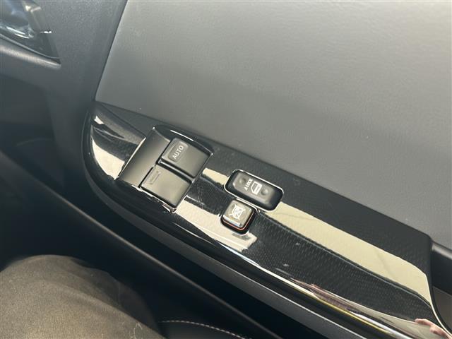 ハイエースバン ロングスーパーGL ダークプライムS ☆ワンオーナー☆4WD☆ディーゼルターボ車☆195/80R15 アルミホイール(オプション)☆デジタルインナーミラー☆パノラミックビュー☆両側パワスラ☆デジタルインナーミラー☆100V充電☆ABS(19枚目)