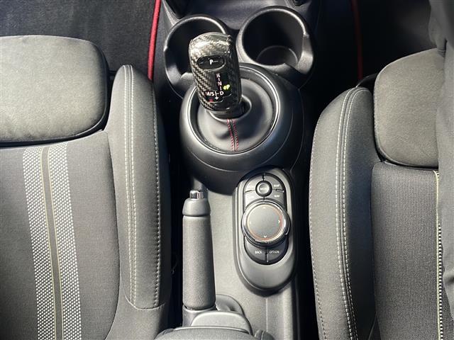 店頭在庫以外にも全国約４万台※の在庫から、ぴったりな１台をご提案します！※２０２３年１０月現在の在庫台数です。売約済の可能性があります。