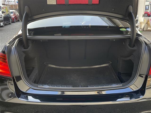 ３シリーズ ３２８ｉ　Ｍスポーツ　ワンセグテレビ（走行中視聴可）・純正ビルトインＥＴＣ・前後ドラレコ・パワーステアリング・パワーウィンドウ・エンジンスタートボタン・ＭＴモード付ＡＴ・パワーシート（Ｄ＋Ｎ席）・後方コーナーセンサー・（24枚目）