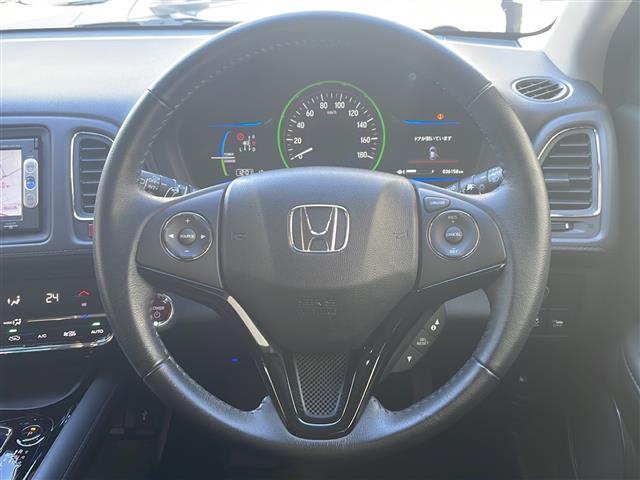 ヴェゼル ハイブリッドＸ　純正ＳＤナビ（ワンセグテレビ／Ｂｌｕｅｔｏｏｔｈ／ＡＭ／ＦＭ）・ＥＴＣ・バックカメラ・クルーズコントロール・パドルシフト・横滑り防止装置・コーナーセンサー・スマートキー・純正１６インチアルミホイール（7枚目）