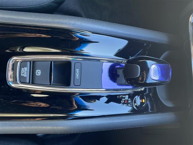 ヴェゼル ハイブリッドＸ　純正ＳＤナビ（ワンセグテレビ／Ｂｌｕｅｔｏｏｔｈ／ＡＭ／ＦＭ）・ＥＴＣ・バックカメラ・クルーズコントロール・パドルシフト・横滑り防止装置・コーナーセンサー・スマートキー・純正１６インチアルミホイール（14枚目）