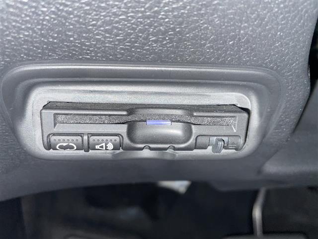 ヴェゼル ハイブリッドＸ　純正ＳＤナビ（ワンセグテレビ／Ｂｌｕｅｔｏｏｔｈ／ＡＭ／ＦＭ）・ＥＴＣ・バックカメラ・クルーズコントロール・パドルシフト・横滑り防止装置・コーナーセンサー・スマートキー・純正１６インチアルミホイール（17枚目）