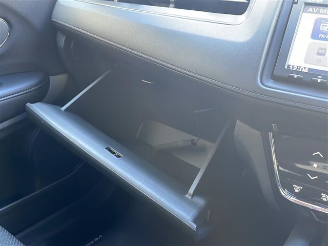 ヴェゼル ハイブリッドＸ　純正ＳＤナビ（ワンセグテレビ／Ｂｌｕｅｔｏｏｔｈ／ＡＭ／ＦＭ）・ＥＴＣ・バックカメラ・クルーズコントロール・パドルシフト・横滑り防止装置・コーナーセンサー・スマートキー・純正１６インチアルミホイール（18枚目）