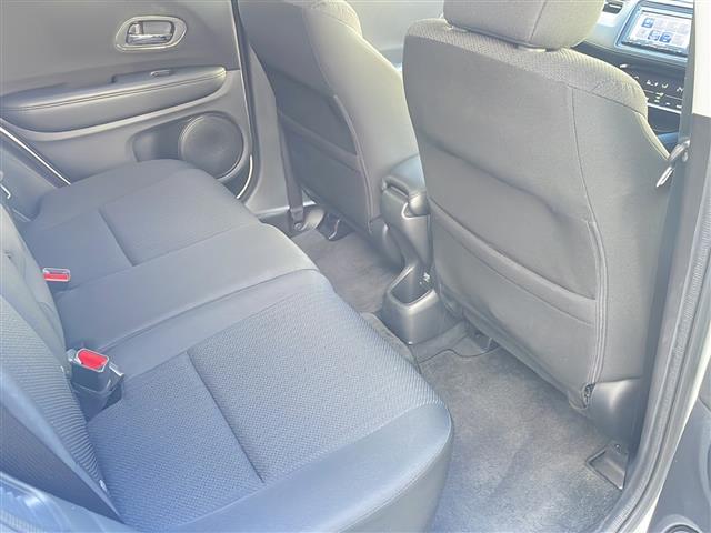 ヴェゼル ハイブリッドＸ　純正ＳＤナビ（ワンセグテレビ／Ｂｌｕｅｔｏｏｔｈ／ＡＭ／ＦＭ）・ＥＴＣ・バックカメラ・クルーズコントロール・パドルシフト・横滑り防止装置・コーナーセンサー・スマートキー・純正１６インチアルミホイール（20枚目）