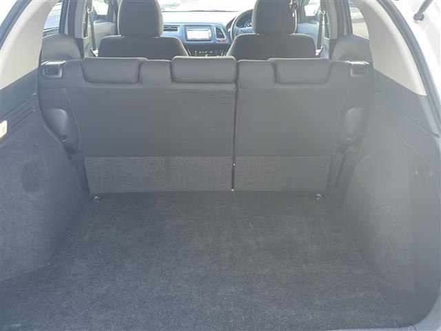 ヴェゼル ハイブリッドＸ　純正ＳＤナビ（ワンセグテレビ／Ｂｌｕｅｔｏｏｔｈ／ＡＭ／ＦＭ）・ＥＴＣ・バックカメラ・クルーズコントロール・パドルシフト・横滑り防止装置・コーナーセンサー・スマートキー・純正１６インチアルミホイール（24枚目）