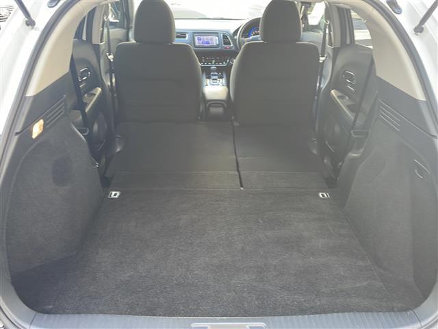 ヴェゼル ハイブリッドＸ　純正ＳＤナビ（ワンセグテレビ／Ｂｌｕｅｔｏｏｔｈ／ＡＭ／ＦＭ）・ＥＴＣ・バックカメラ・クルーズコントロール・パドルシフト・横滑り防止装置・コーナーセンサー・スマートキー・純正１６インチアルミホイール（26枚目）