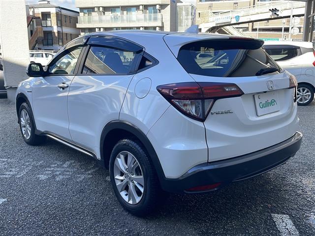 ヴェゼル ハイブリッドＸ　純正ＳＤナビ（ワンセグテレビ／Ｂｌｕｅｔｏｏｔｈ／ＡＭ／ＦＭ）・ＥＴＣ・バックカメラ・クルーズコントロール・パドルシフト・横滑り防止装置・コーナーセンサー・スマートキー・純正１６インチアルミホイール（32枚目）