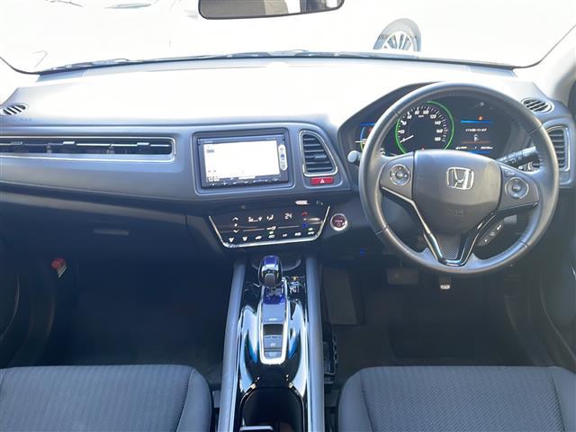 ヴェゼル ハイブリッドＸ　純正ＳＤナビ（ワンセグテレビ／Ｂｌｕｅｔｏｏｔｈ／ＡＭ／ＦＭ）・ＥＴＣ・バックカメラ・クルーズコントロール・パドルシフト・横滑り防止装置・コーナーセンサー・スマートキー・純正１６インチアルミホイール（33枚目）