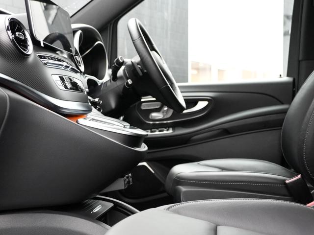 Ｖクラス Ｖ２２０ｄ　アバンギャルド　ロング　ＡＭＧライン　エクスクルーシブシートＰＫＧ　パノラマサンルーフ　ブラックレザーシートシートヒーター　ＭＢＵＸナビフルセグＴＶＢｌｕｅｔｏｏｔｈ全方位カメラブルメスターサラウンド電動リヤゲート　両側パワースライドドア（14枚目）