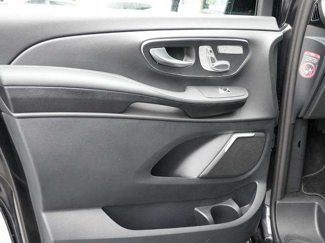 Ｖクラス Ｖ２２０ｄ　アバンギャルド　ロング　ＡＭＧライン　エクスクルーシブシートＰＫＧ　パノラマサンルーフ　ブラックレザーシートシートヒーター　ＭＢＵＸナビフルセグＴＶＢｌｕｅｔｏｏｔｈ全方位カメラブルメスターサラウンド電動リヤゲート　両側パワースライドドア（15枚目）