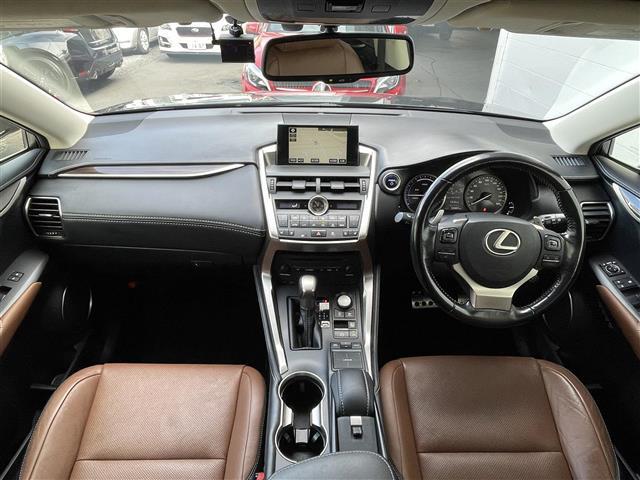 NX NX300h バージョンL(2枚目)