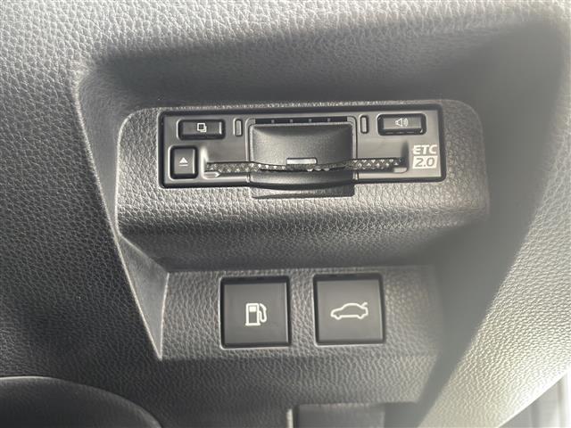 クラウンクロスオーバー Gアドバンスド・レザーパッケージ 禁煙車 ワンオーナー 全方位カメラ 衝突被害軽減装置 ドラレコ 純正ナビ フルセグテレビ レーダークルーズ 置くだけ充電 デジタルインナーミラー パワーバックドア 運転性シートメモリー エアーシート(19枚目)