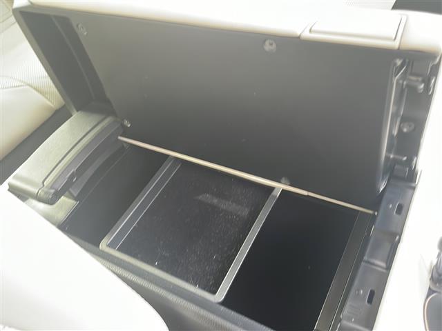 クラウンクロスオーバー Gアドバンスド・レザーパッケージ 禁煙車 ワンオーナー 全方位カメラ 衝突被害軽減装置 ドラレコ 純正ナビ フルセグテレビ レーダークルーズ 置くだけ充電 デジタルインナーミラー パワーバックドア 運転性シートメモリー エアーシート(20枚目)