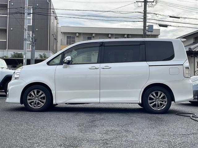 ヴォクシー ＺＳ　煌ＩＩＩ（24枚目）