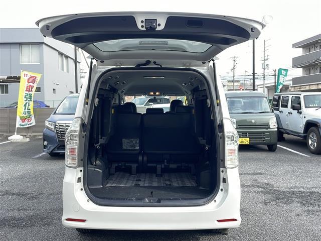 ヴォクシー ＺＳ　煌ＩＩＩ（32枚目）