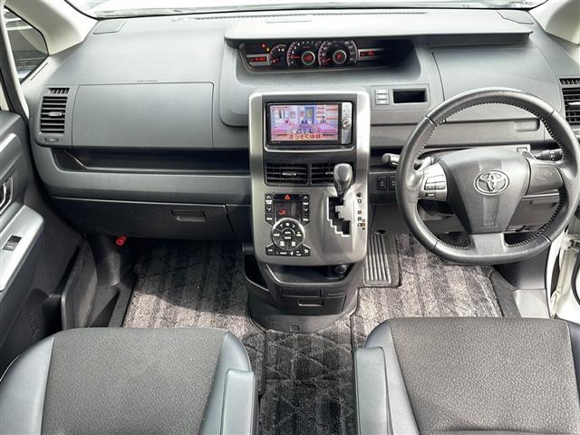 ヴォクシー ＺＳ　煌ＩＩＩ（40枚目）