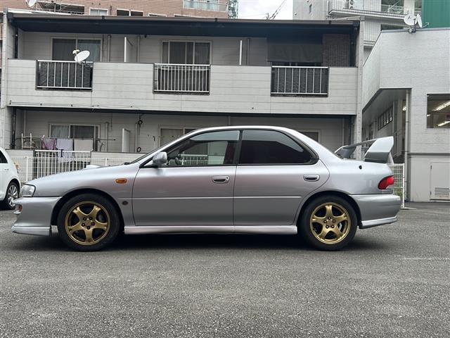 インプレッサ WRX STiバージョンVI 純正リアウィング ターボ車 5速ミッション 専用シート 社外ハードディスクナビ ETC 純正エアロ 純正16インチアルミホイール ブースト計 電圧計(10枚目)