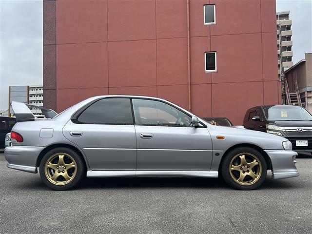 インプレッサ WRX STiバージョンVI 純正リアウィング ターボ車 5速ミッション 専用シート 社外ハードディスクナビ ETC 純正エアロ 純正16インチアルミホイール ブースト計 電圧計(11枚目)