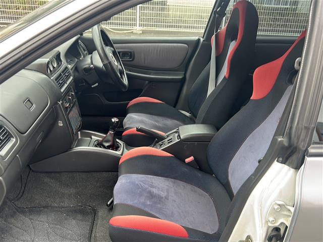 インプレッサ WRX STiバージョンVI 純正リアウィング ターボ車 5速ミッション 専用シート 社外ハードディスクナビ ETC 純正エアロ 純正16インチアルミホイール ブースト計 電圧計(18枚目)