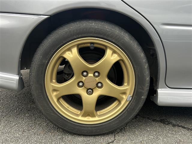 インプレッサ WRX STiバージョンVI 純正リアウィング ターボ車 5速ミッション 専用シート 社外ハードディスクナビ ETC 純正エアロ 純正16インチアルミホイール ブースト計 電圧計(21枚目)