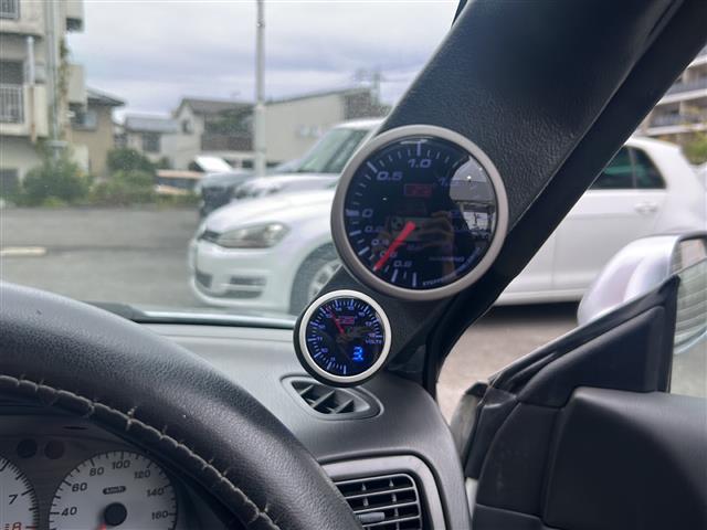 インプレッサ WRX STiバージョンVI 純正リアウィング ターボ車 5速ミッション 専用シート 社外ハードディスクナビ ETC 純正エアロ 純正16インチアルミホイール ブースト計 電圧計(25枚目)