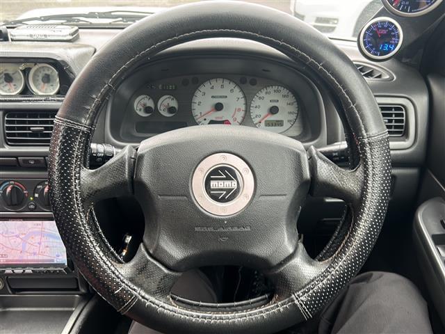 インプレッサ WRX STiバージョンVI 純正リアウィング ターボ車 5速ミッション 専用シート 社外ハードディスクナビ ETC 純正エアロ 純正16インチアルミホイール ブースト計 電圧計(29枚目)