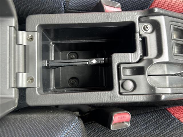 インプレッサ WRX STiバージョンVI 純正リアウィング ターボ車 5速ミッション 専用シート 社外ハードディスクナビ ETC 純正エアロ 純正16インチアルミホイール ブースト計 電圧計(32枚目)
