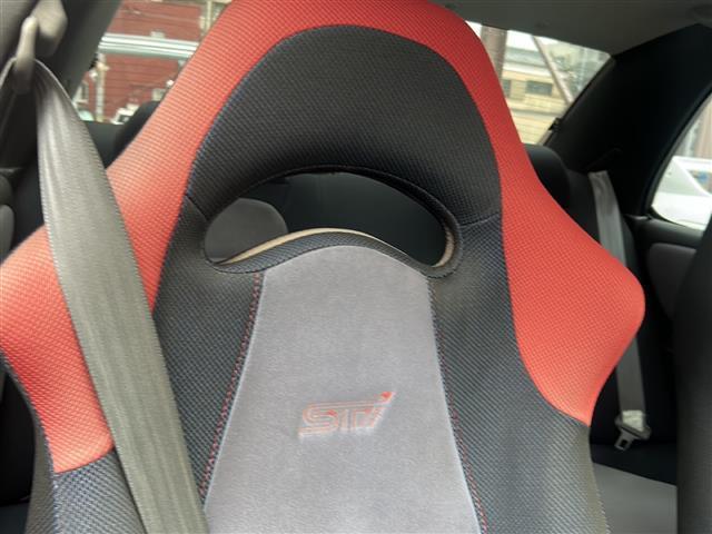 インプレッサ WRX STiバージョンVI 純正リアウィング ターボ車 5速ミッション 専用シート 社外ハードディスクナビ ETC 純正エアロ 純正16インチアルミホイール ブースト計 電圧計(39枚目)