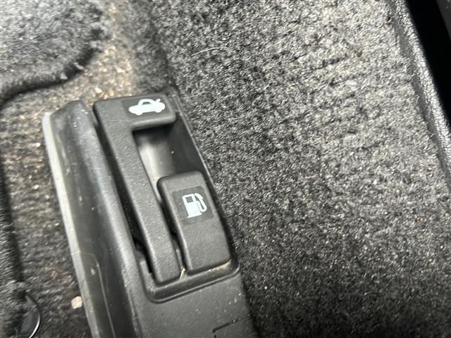 インプレッサ WRX STiバージョンVI 純正リアウィング ターボ車 5速ミッション 専用シート 社外ハードディスクナビ ETC 純正エアロ 純正16インチアルミホイール ブースト計 電圧計(40枚目)