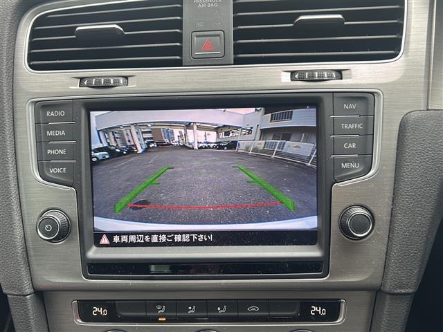 ゴルフ ＴＳＩコンフォートライン　Ｂｌｕｅｔｏｏｔｈ　バックカメラ　ＡＵＸ　ＡＢＳ　オートライト　ブラインドスポットモニター　純正アルミホイール　プッシュスタート　純正フロアマット　横滑り防止装置　レーンキープアシスト　ＳＤナビ（4枚目）