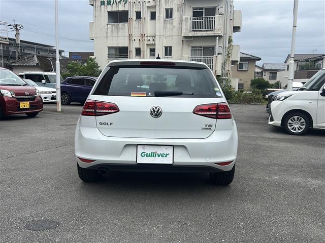 ゴルフ ＴＳＩコンフォートライン　Ｂｌｕｅｔｏｏｔｈ　バックカメラ　ＡＵＸ　ＡＢＳ　オートライト　ブラインドスポットモニター　純正アルミホイール　プッシュスタート　純正フロアマット　横滑り防止装置　レーンキープアシスト　ＳＤナビ（9枚目）