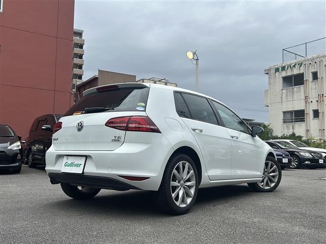 ゴルフ ＴＳＩコンフォートライン　Ｂｌｕｅｔｏｏｔｈ　バックカメラ　ＡＵＸ　ＡＢＳ　オートライト　ブラインドスポットモニター　純正アルミホイール　プッシュスタート　純正フロアマット　横滑り防止装置　レーンキープアシスト　ＳＤナビ（15枚目）