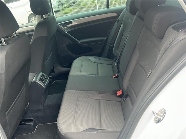 ゴルフ ＴＳＩコンフォートライン　Ｂｌｕｅｔｏｏｔｈ　バックカメラ　ＡＵＸ　ＡＢＳ　オートライト　ブラインドスポットモニター　純正アルミホイール　プッシュスタート　純正フロアマット　横滑り防止装置　レーンキープアシスト　ＳＤナビ（20枚目）