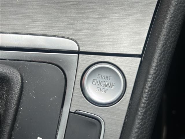 ゴルフ ＴＳＩコンフォートライン　Ｂｌｕｅｔｏｏｔｈ　バックカメラ　ＡＵＸ　ＡＢＳ　オートライト　ブラインドスポットモニター　純正アルミホイール　プッシュスタート　純正フロアマット　横滑り防止装置　レーンキープアシスト　ＳＤナビ（21枚目）