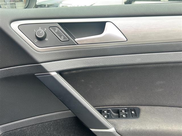 ゴルフ ＴＳＩコンフォートライン　Ｂｌｕｅｔｏｏｔｈ　バックカメラ　ＡＵＸ　ＡＢＳ　オートライト　ブラインドスポットモニター　純正アルミホイール　プッシュスタート　純正フロアマット　横滑り防止装置　レーンキープアシスト　ＳＤナビ（33枚目）