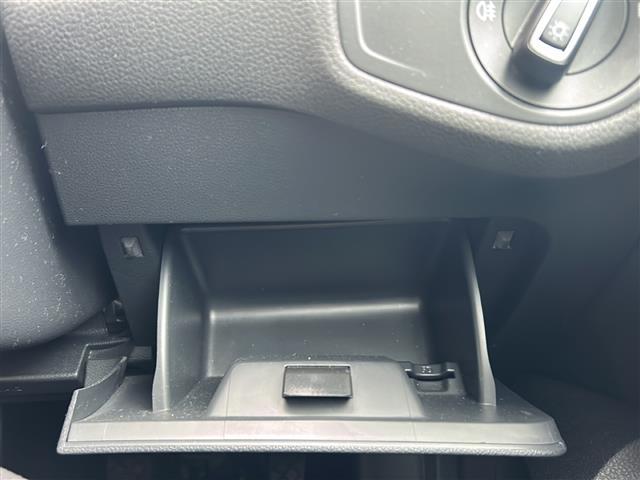 ゴルフ ＴＳＩコンフォートライン　Ｂｌｕｅｔｏｏｔｈ　バックカメラ　ＡＵＸ　ＡＢＳ　オートライト　ブラインドスポットモニター　純正アルミホイール　プッシュスタート　純正フロアマット　横滑り防止装置　レーンキープアシスト　ＳＤナビ（36枚目）