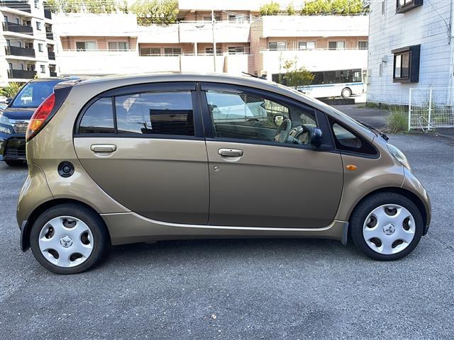 アイ Ｍ　ドアバイザー電動格納ミラーＣＤチェンジャー純正フロアマットパワーウィンドウパワーステアリングリモコンキー（8枚目）