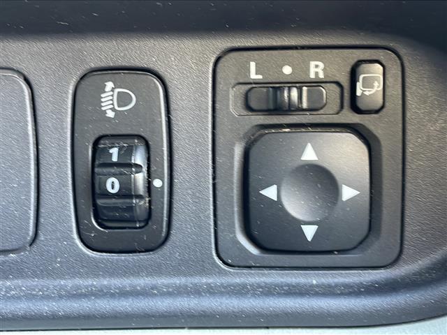 アイ Ｍ　ドアバイザー電動格納ミラーＣＤチェンジャー純正フロアマットパワーウィンドウパワーステアリングリモコンキー（35枚目）