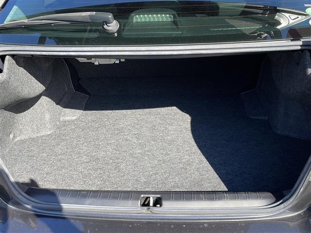 インプレッサＧ４ ２．０ｉアイサイト　プラウドエディション　社外ＳＤナビ　フルセグテレビ　Ｂｌｕｅｔｏｏｔｈ　アイドリングストップ　クルーズコントロール　ＥＴＣ　純正アルミホイール　純正フロアマット　パワーシート　ドライブレコーダー　オートライト（17枚目）