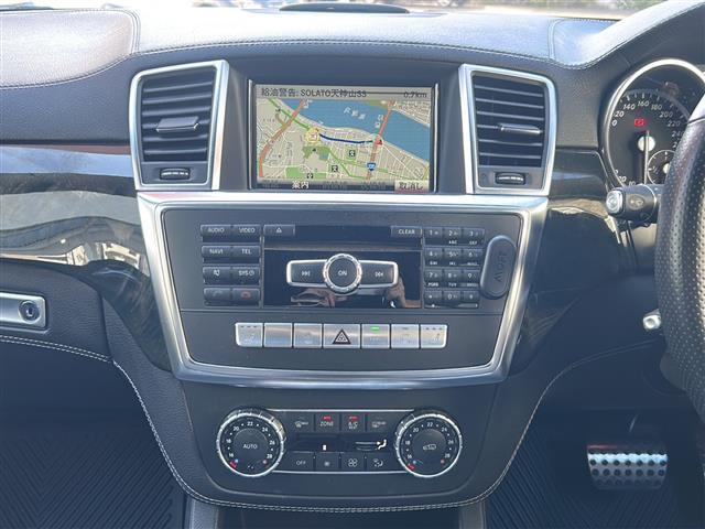 Ｍクラス ＭＬ３５０　ブルーテック　４マチック　メモリナビ　全方位カメラ　ＢＳＭ　サンルーフ　ＥＴＣ　全席シートヒーター　パワーシート（ＤＮ席）　ダウンヒルアシストコントロール　車高調整オフロードモード　ルーフレール　オートライト　電動リアゲート（3枚目）