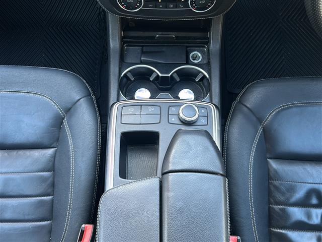 Ｍクラス ＭＬ３５０　ブルーテック　４マチック　メモリナビ　全方位カメラ　ＢＳＭ　サンルーフ　ＥＴＣ　全席シートヒーター　パワーシート（ＤＮ席）　ダウンヒルアシストコントロール　車高調整オフロードモード　ルーフレール　オートライト　電動リアゲート（38枚目）