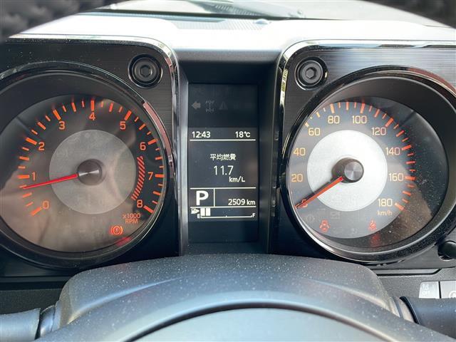 ジムニーノマド ＦＣ　ワンオーナー　アイドリングストップ　クルーズコントロール　ドアバイザー　プッシュスタート　４ＷＤ　純正フロアマット　シートヒーター　背面スペアタイヤ　純正アルミホイール　カーテンエアバッグ（5枚目）