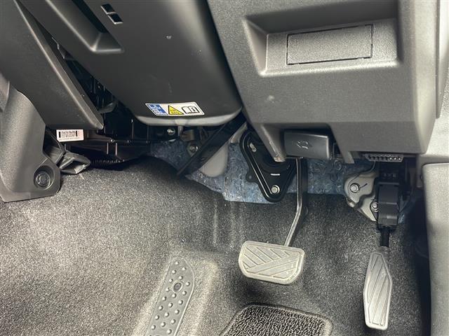 ジムニーノマド ＦＣ　ワンオーナー　アイドリングストップ　クルーズコントロール　ドアバイザー　プッシュスタート　４ＷＤ　純正フロアマット　シートヒーター　背面スペアタイヤ　純正アルミホイール　カーテンエアバッグ（7枚目）